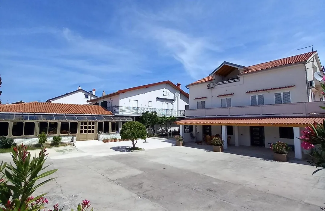 Apartment-Rooms Preka-1