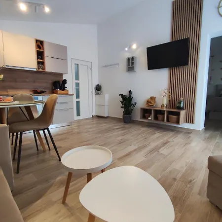 Riviera Rooms And Apartments-2